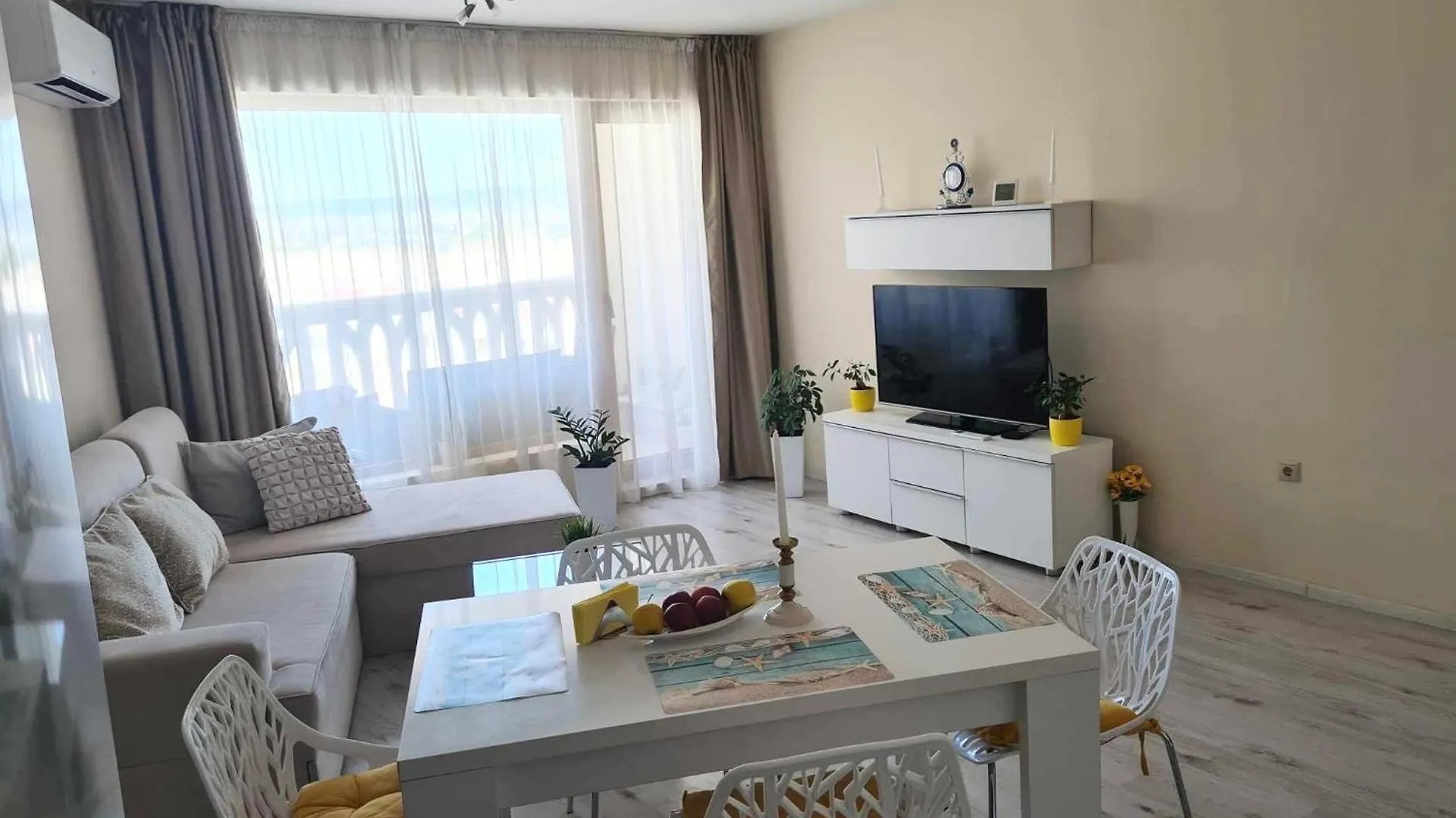 Sunrise Luxury Sauth Bay Apartment Varna 0*,